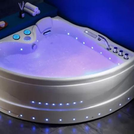 Love Room- Spa- Escale Amoureuse Puygaillard-de-Quercy Εξωτερικό φωτογραφία