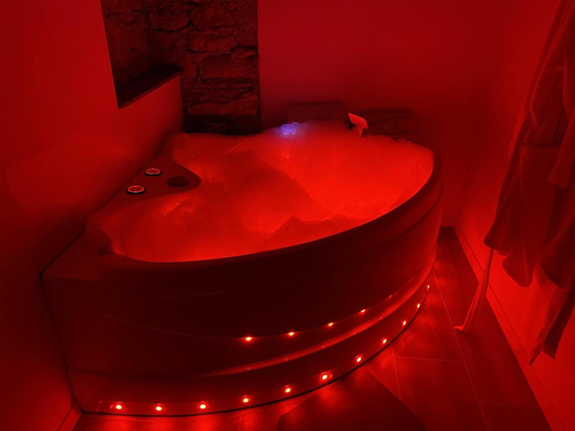 Love Room- Spa- Escale Amoureuse Puygaillard-de-Quercy Εξωτερικό φωτογραφία