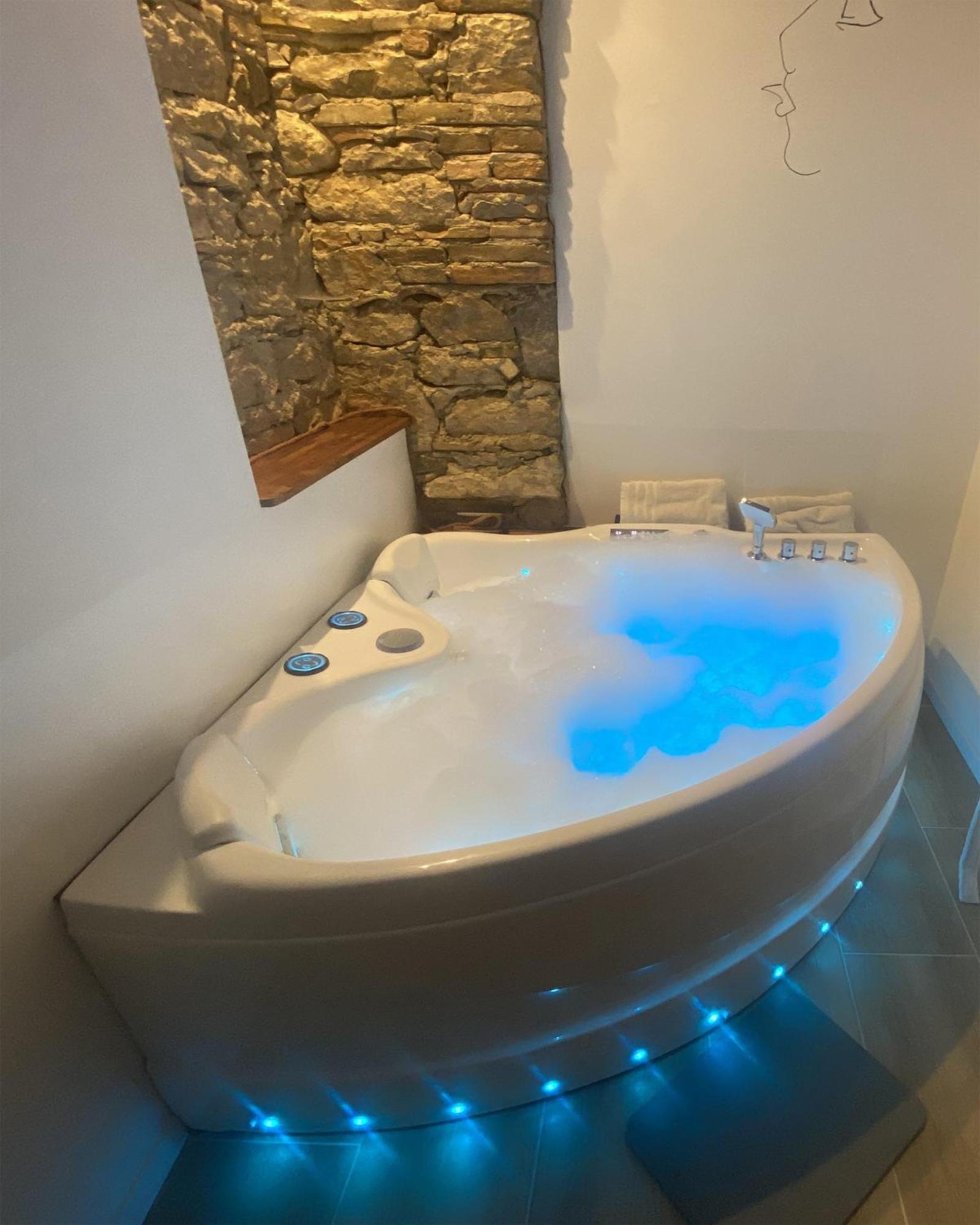 Love Room- Spa- Escale Amoureuse Puygaillard-de-Quercy Εξωτερικό φωτογραφία